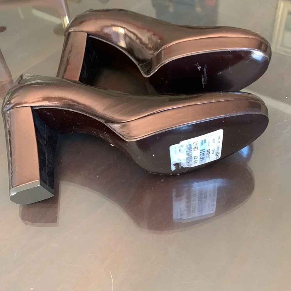 New Platform Dressy Coach Pearl Patent Leather Pumps - Picture 2 of 5